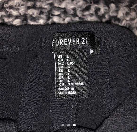 CUTE BLACK OFF THE SHOULDER CROP TOP - Picture 3 of 3